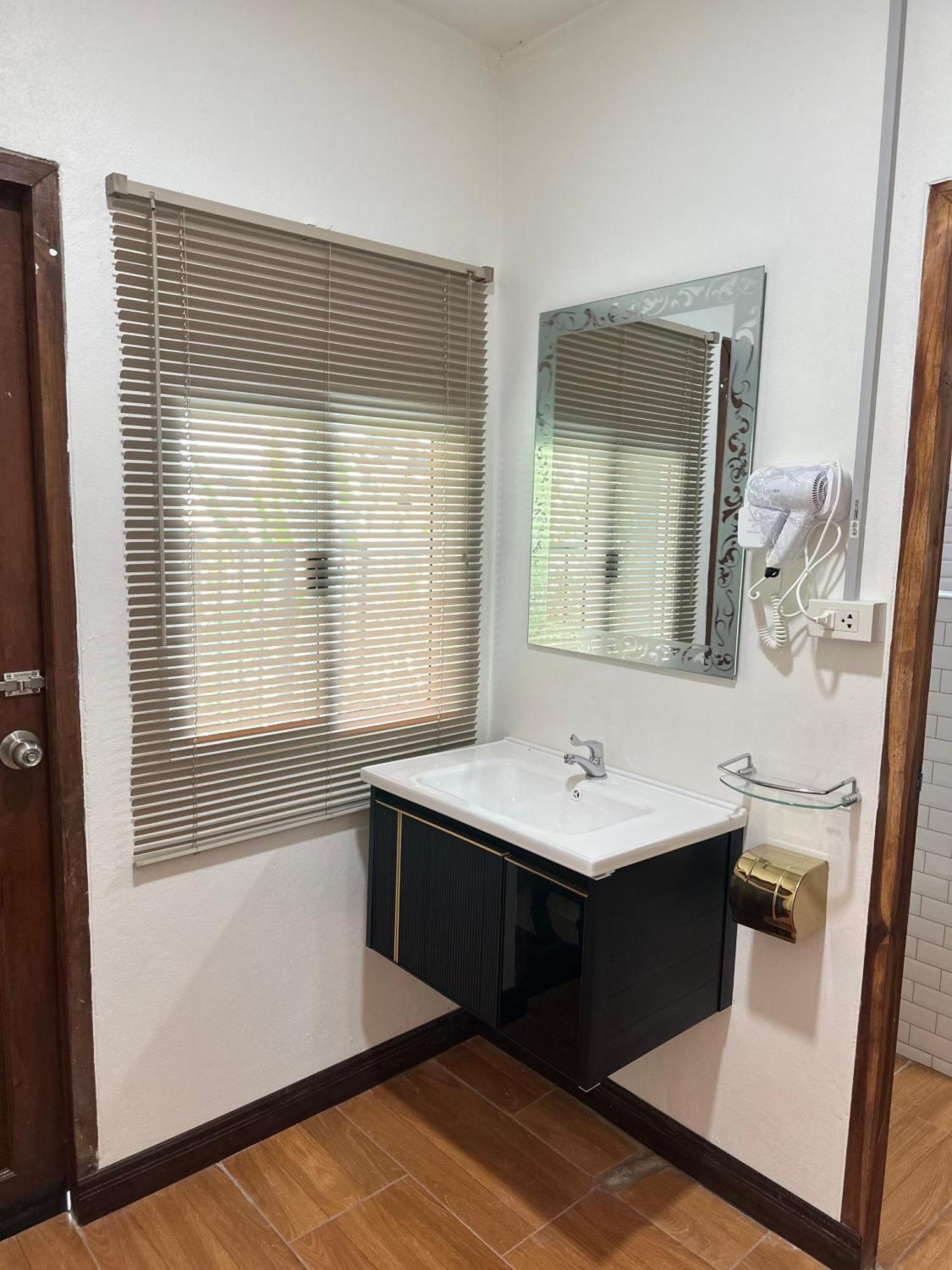 Service Apartment ห้อง102 ใจกลางเมืองใกล้แหล่งท่องเที่ยว Lampang Eksteriør billede